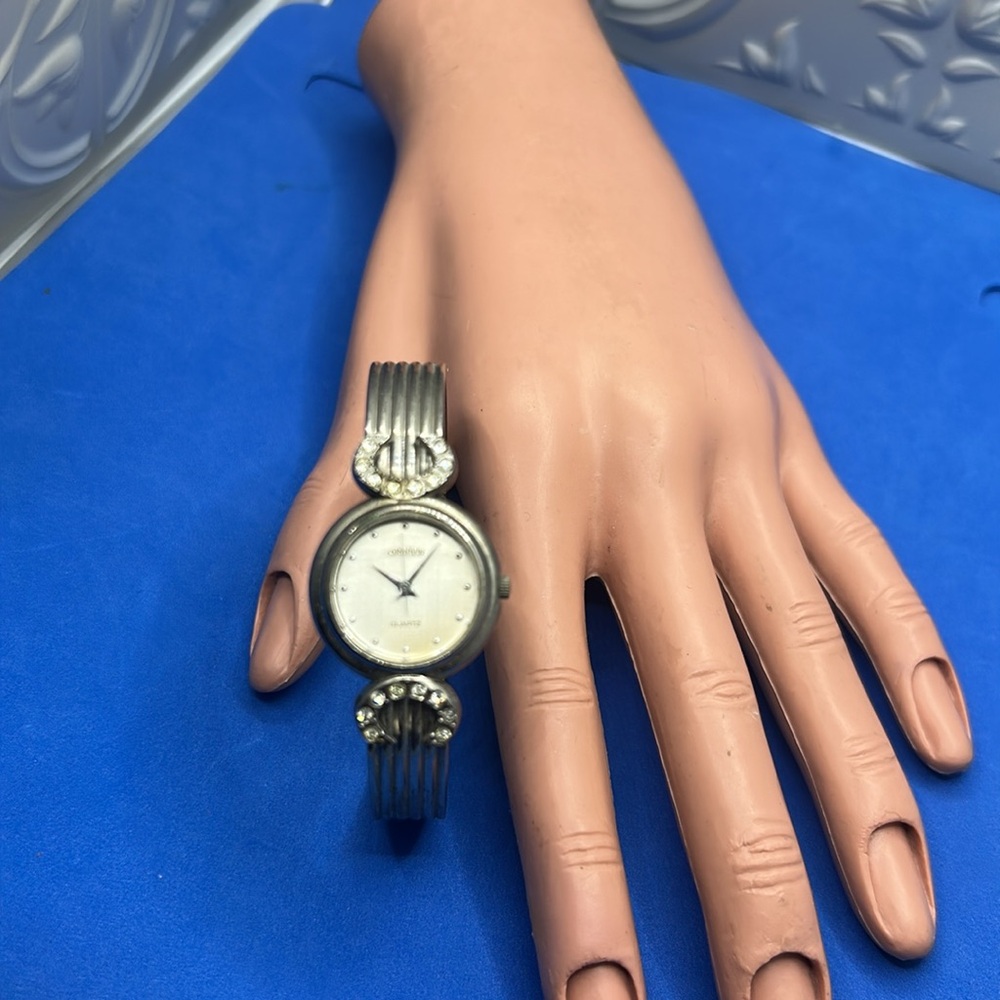 Classic Silver Analog Watches with Polished Metal Bands